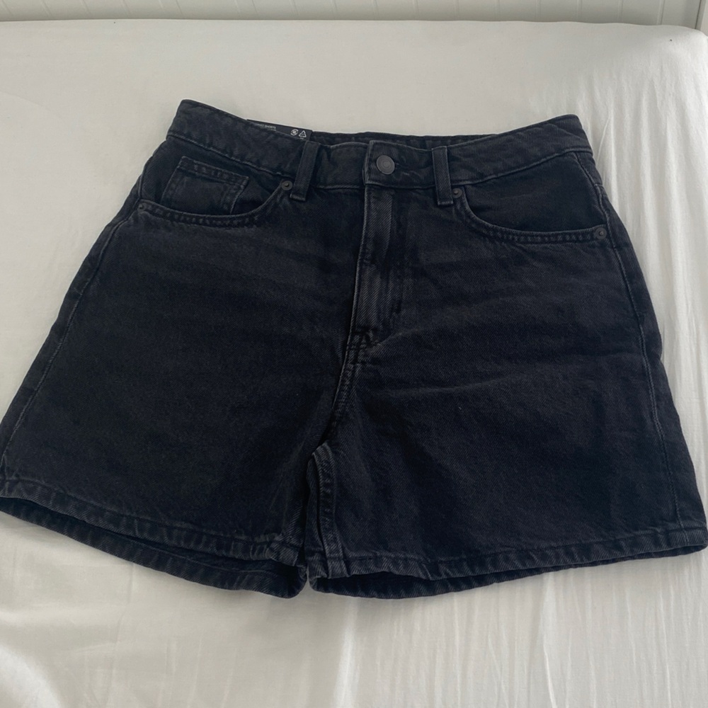 NWT H&M Black Denim High-Waist Women's Shorts, Size 4